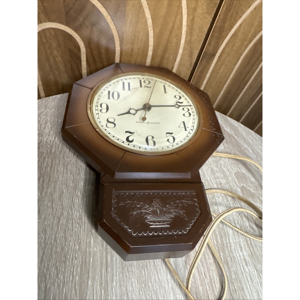 Spartus Vintage Wall Clock Electric 9" WORKS 70s Model # 4530x brown kitchen den